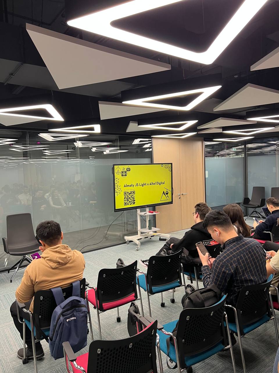 Начало митапа AlmatyJS Light #1